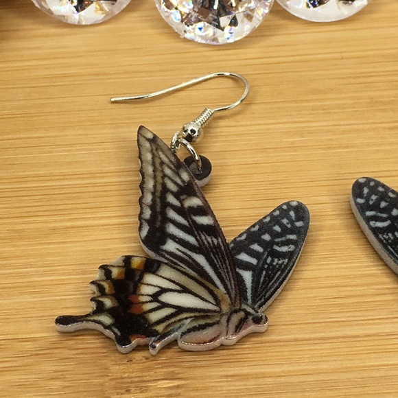 Demoleus Acrylic Butterfly Earrings - Picture 4 of 6